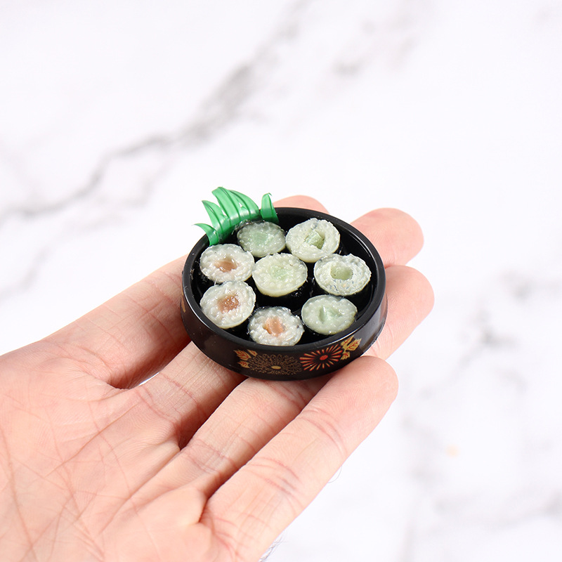 Kitchen Gadgets Gold - ชุดอาหารจำลองซูชิจิบบิ่งญี่ปุ่นลายทองขนาดเล็ก ของเล่นจำลองอาหารสำหรับบ้านตุ๊กตา อุปกรณ์ประกอบฉากครัว